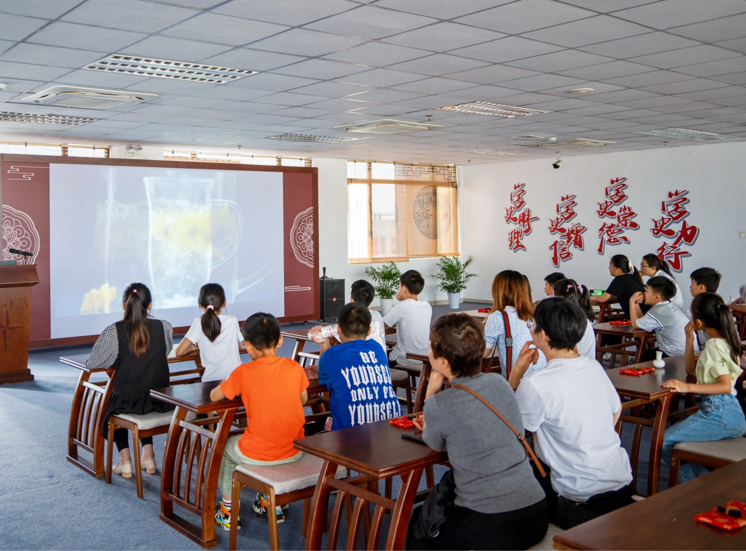 廠部弘揚(yáng)科學(xué)精神傳承中醫(yī)藥文化 (2).jpg 廠部弘揚(yáng)科學(xué)精神傳承中醫(yī)藥文化 (2).jpg